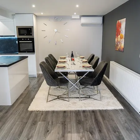 Ifi Holiday home *
