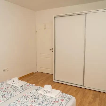 Ifi Holiday home *