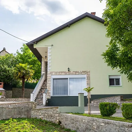 Ifi Holiday home *